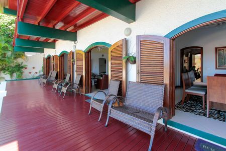 Casa de condomínio à venda com 657m², 4 quartos e 7 vagasVaranda da Sala