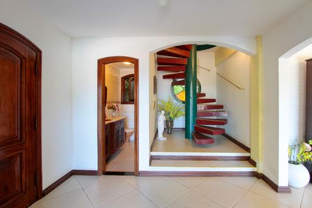 Casa de condomínio à venda com 657m², 4 quartos e 7 vagasHall de entrada