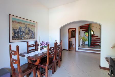 Casa de condomínio à venda com 657m², 4 quartos e 7 vagasEscritório