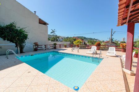 Casa de condomínio à venda com 657m², 4 quartos e 7 vagasPiscina