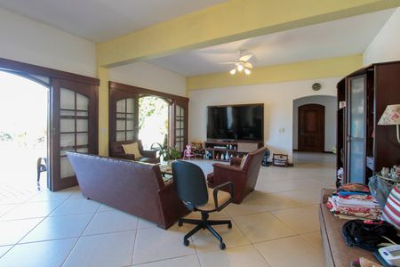 Casa de condomínio à venda com 657m², 4 quartos e 7 vagasSala