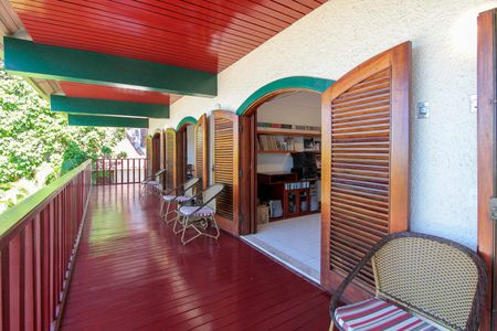 Casa de condomínio à venda com 657m², 4 quartos e 7 vagasVaranda da Sala