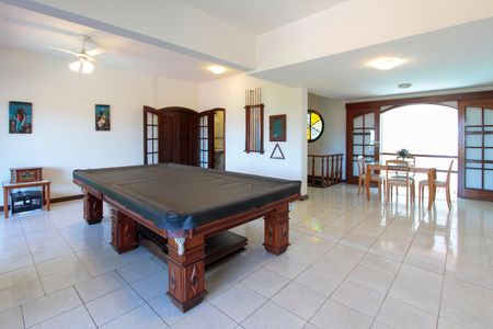 Casa de condomínio à venda com 657m², 4 quartos e 7 vagasSala de jogo