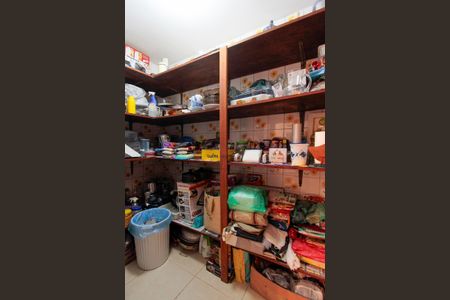 Casa de condomínio à venda com 657m², 4 quartos e 7 vagasDespensa