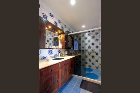 Casa de condomínio à venda com 657m², 4 quartos e 7 vagasBanheiro da Suíte