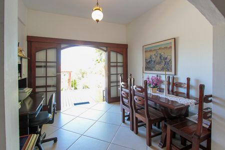 Casa de condomínio à venda com 657m², 4 quartos e 7 vagasEscritório