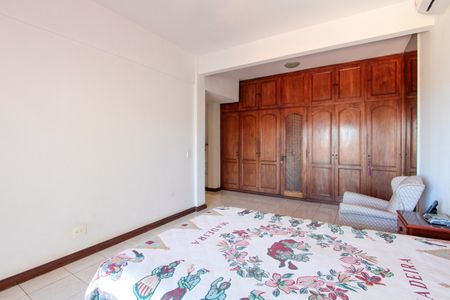 Casa de condomínio à venda com 657m², 4 quartos e 7 vagasSuíte