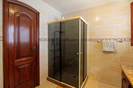 Casa de condomínio à venda com 657m², 4 quartos e 7 vagasBanheiro