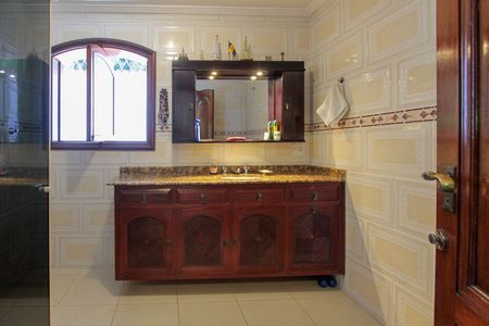 Casa de condomínio à venda com 657m², 4 quartos e 7 vagasBanheiro