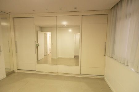 Apartamento à venda com 150m², 3 quartos e 2 vagas Apartamento à venda com 150m², 3 quartos e 2 vagasSuíte