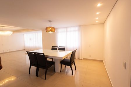 Apartamento à venda com 150m², 3 quartos e 2 vagas Apartamento à venda com 150m², 3 quartos e 2 vagasSala acoplada com sala de jantar