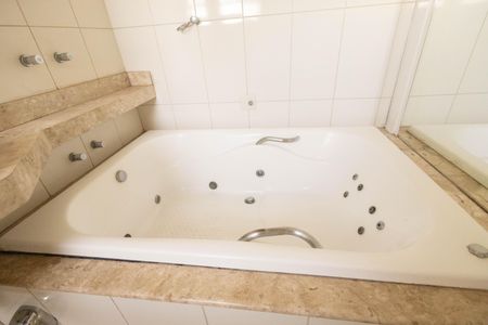 Apartamento à venda com 150m², 3 quartos e 2 vagas Apartamento à venda com 150m², 3 quartos e 2 vagasBanheiro suíte