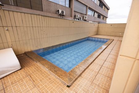 Apartamento à venda com 150m², 3 quartos e 2 vagas Apartamento à venda com 150m², 3 quartos e 2 vagasÁrea comum - Piscina