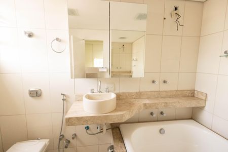 Apartamento à venda com 150m², 3 quartos e 2 vagas Apartamento à venda com 150m², 3 quartos e 2 vagasBanheiro suíte