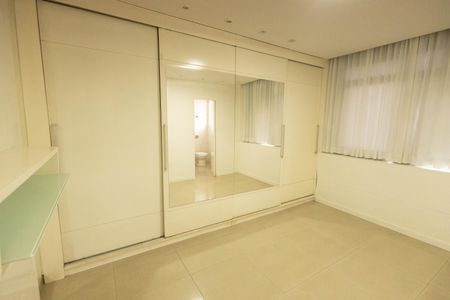 Apartamento à venda com 150m², 3 quartos e 2 vagas Apartamento à venda com 150m², 3 quartos e 2 vagasSuíte