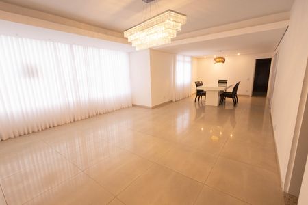 Apartamento à venda com 150m², 3 quartos e 2 vagas Apartamento à venda com 150m², 3 quartos e 2 vagasSala acoplada com sala de jantar
