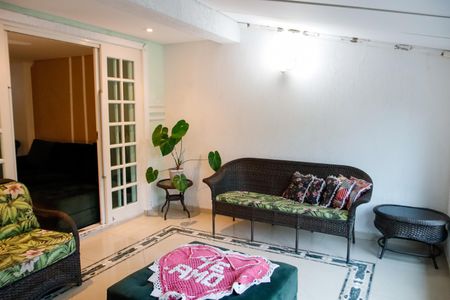 Casa à venda com 120m², 3 quartos e 2 vagas Casa à venda com 120m², 3 quartos e 2 vagassala