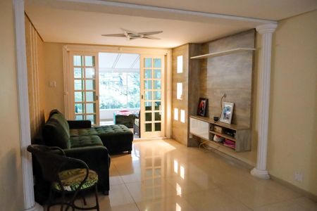 Casa à venda com 120m², 3 quartos e 2 vagas Casa à venda com 120m², 3 quartos e 2 vagassala