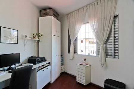 Casa à venda com 247m², 4 quartos e 2 vagasEscritório