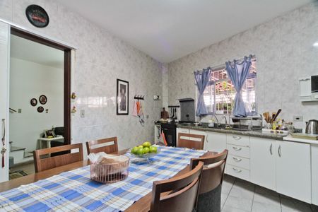 Casa à venda com 247m², 4 quartos e 2 vagasCozinha