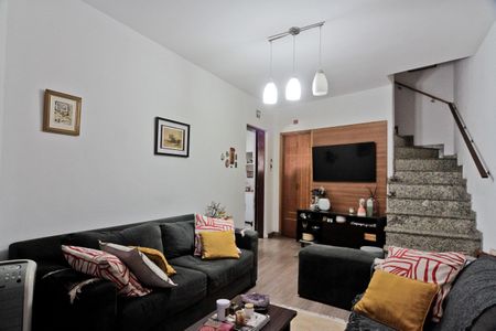 Casa à venda com 247m², 4 quartos e 2 vagasSala