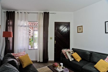 Casa à venda com 247m², 4 quartos e 2 vagasSala