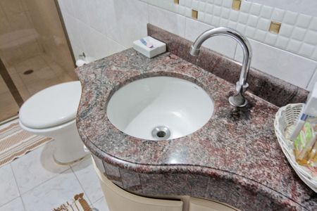 Casa à venda com 247m², 4 quartos e 2 vagasBanheiro