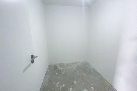 Apartamento à venda com 230m², 4 quartos e 3 vagas Apartamento à venda com 230m², 4 quartos e 3 vagasQuarto de Serviço