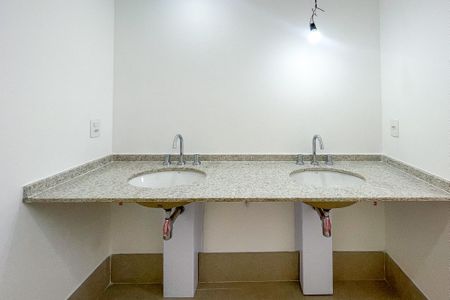 Apartamento à venda com 230m², 4 quartos e 3 vagas Apartamento à venda com 230m², 4 quartos e 3 vagasBanheiro da suíte master