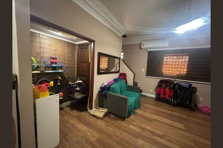 Casa de condomínio à venda com 242m², 5 quartos e 2 vagasSala