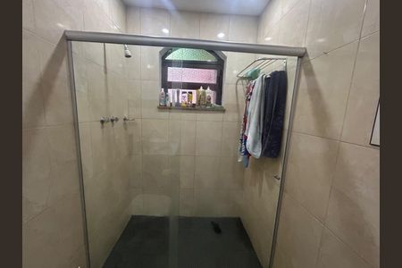 Casa de condomínio à venda com 242m², 5 quartos e 2 vagasBanheiro 2