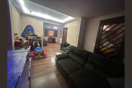 Casa de condomínio à venda com 242m², 5 quartos e 2 vagasSala