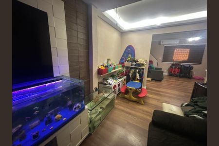 Casa de condomínio à venda com 242m², 5 quartos e 2 vagasSala