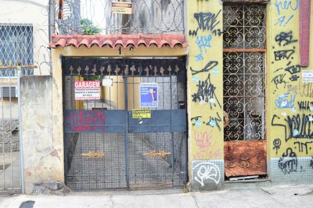 Casa de condomínio à venda com 242m², 5 quartos e 2 vagasFachada + Plaquinha Instalada