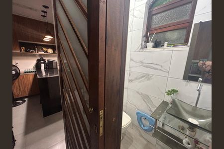 Casa de condomínio à venda com 242m², 5 quartos e 2 vagasLavabo