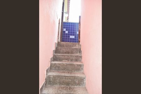 Casa de condomínio à venda com 242m², 5 quartos e 2 vagasEscada