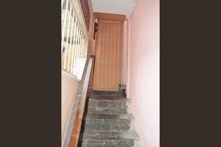 Casa de condomínio à venda com 242m², 5 quartos e 2 vagasEscada