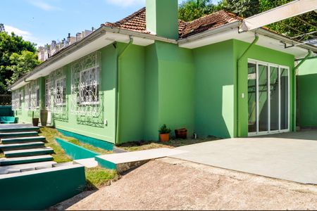Casa à venda com 341m², 3 quartos e 2 vagasFachada