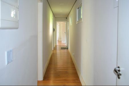 Casa à venda com 341m², 3 quartos e 2 vagasCorredor