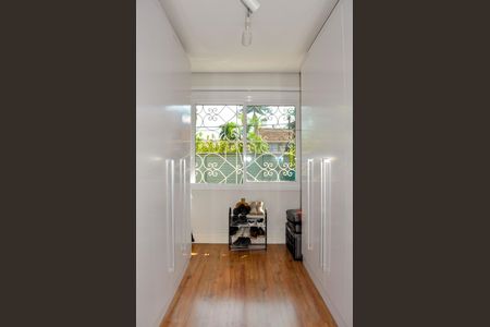 Casa à venda com 341m², 3 quartos e 2 vagasCloset