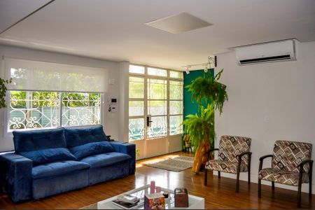 Casa à venda com 341m², 3 quartos e 2 vagasSala