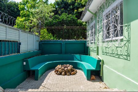 Casa à venda com 341m², 3 quartos e 2 vagasÁrea frente