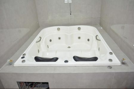 Casa à venda com 341m², 3 quartos e 2 vagasBanheiro suite