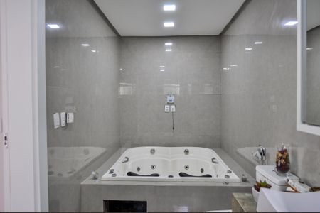 Casa à venda com 341m², 3 quartos e 2 vagasBanheiro suite