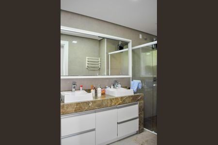 Casa à venda com 341m², 3 quartos e 2 vagasBanheiro suite