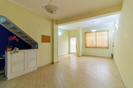 Casa à venda com 180m², 3 quartos e 1 vaga Casa à venda com 180m², 3 quartos e 1 vagaSala