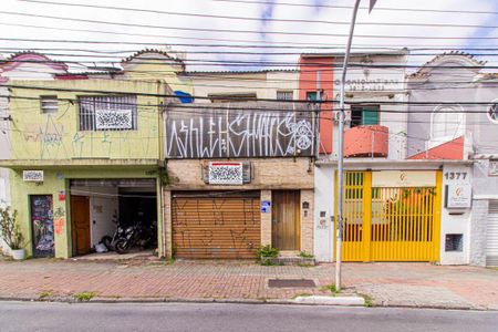 Casa à venda com 180m², 3 quartos e 1 vaga Casa à venda com 180m², 3 quartos e 1 vagaFachada + Plaquinha