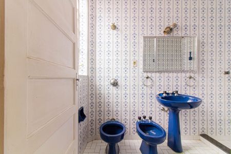 Casa à venda com 180m², 3 quartos e 1 vaga Casa à venda com 180m², 3 quartos e 1 vagaBanheiro da Suíte