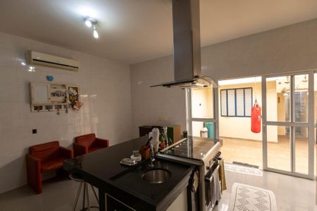 Casa à venda com 321m², 3 quartos e 2 vagasCozinha