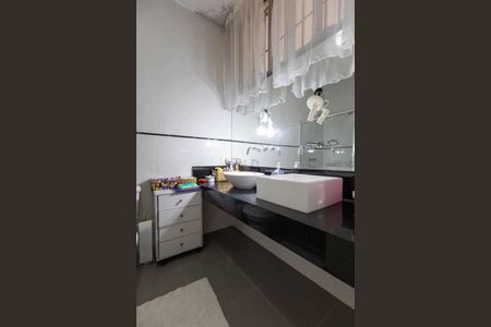 Casa à venda com 321m², 3 quartos e 2 vagasBanheiro da Suíte 2